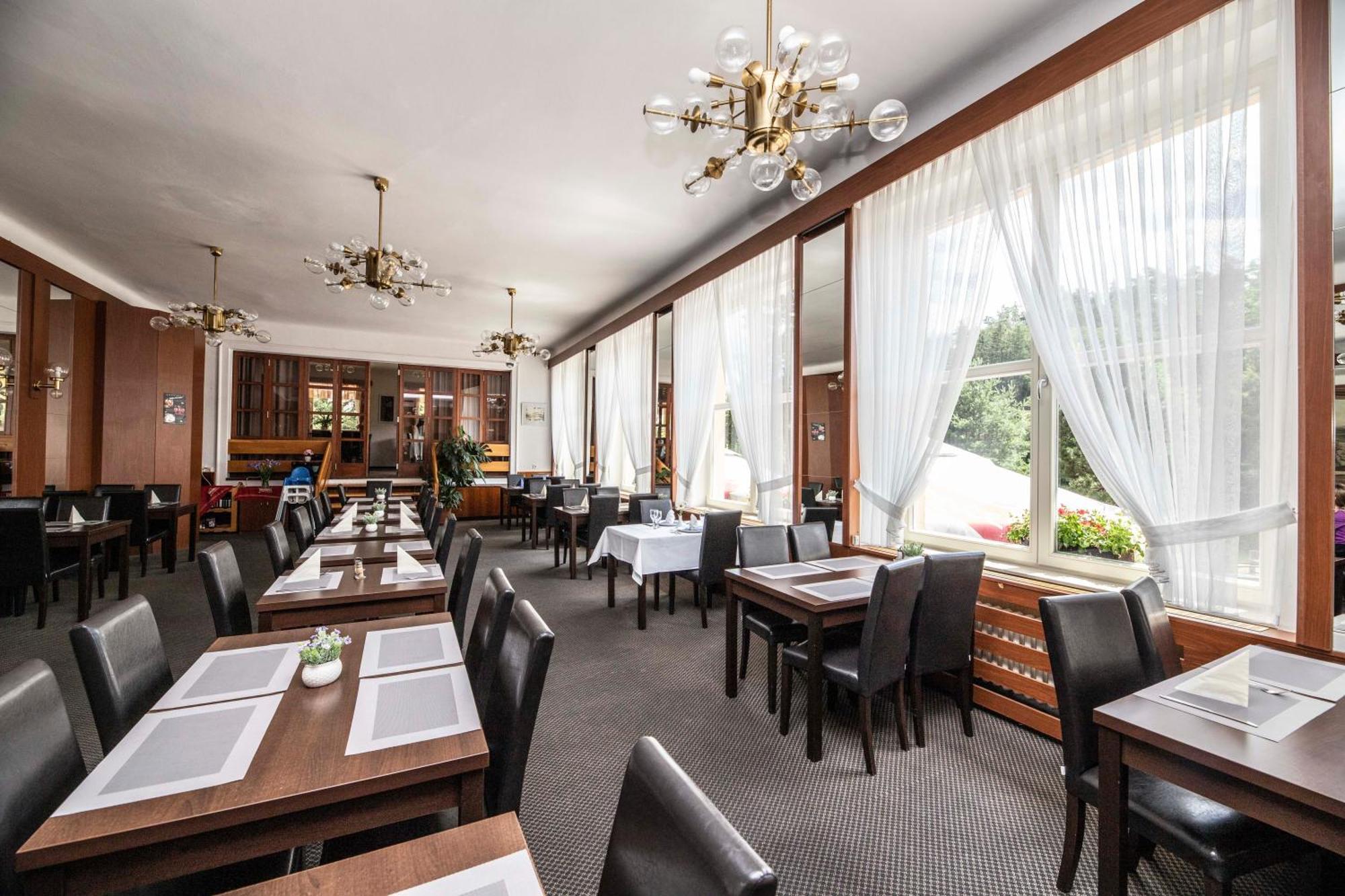 Parkhotel Skalni Mesto Jicin Exterior photo
